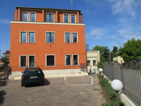 Отель Train Station Apartments  Марджера